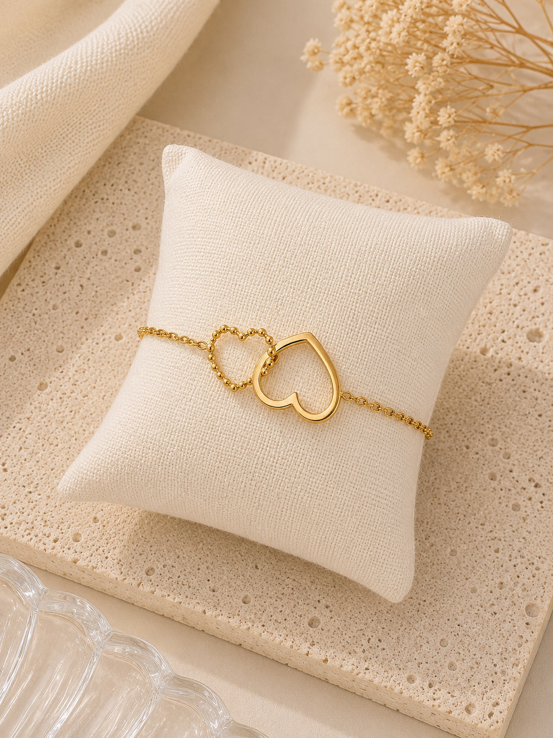 Bracelet fin doré à petits cœurs en acier inoxydable