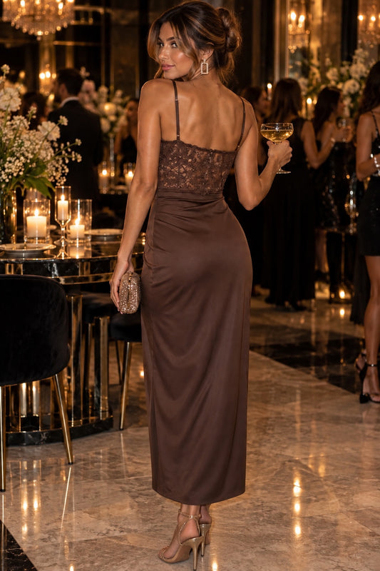 Robe Dina chocolat vue de dos, bretelles réglables et dentelle