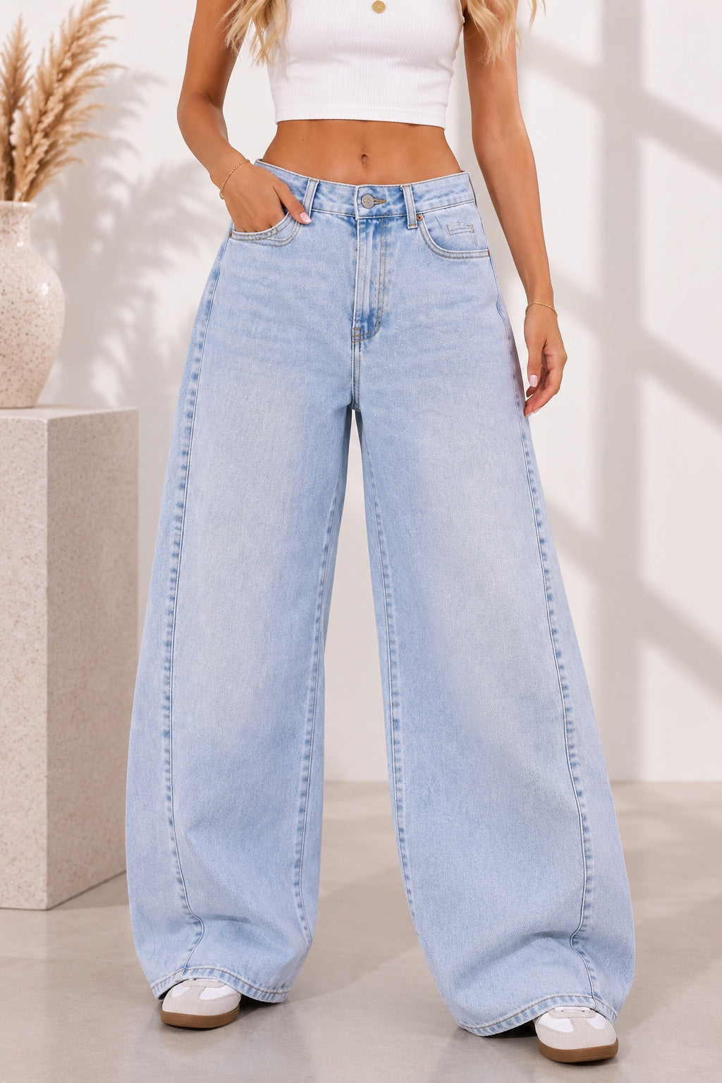 Jeans clair coupe ballon PAM - détail face