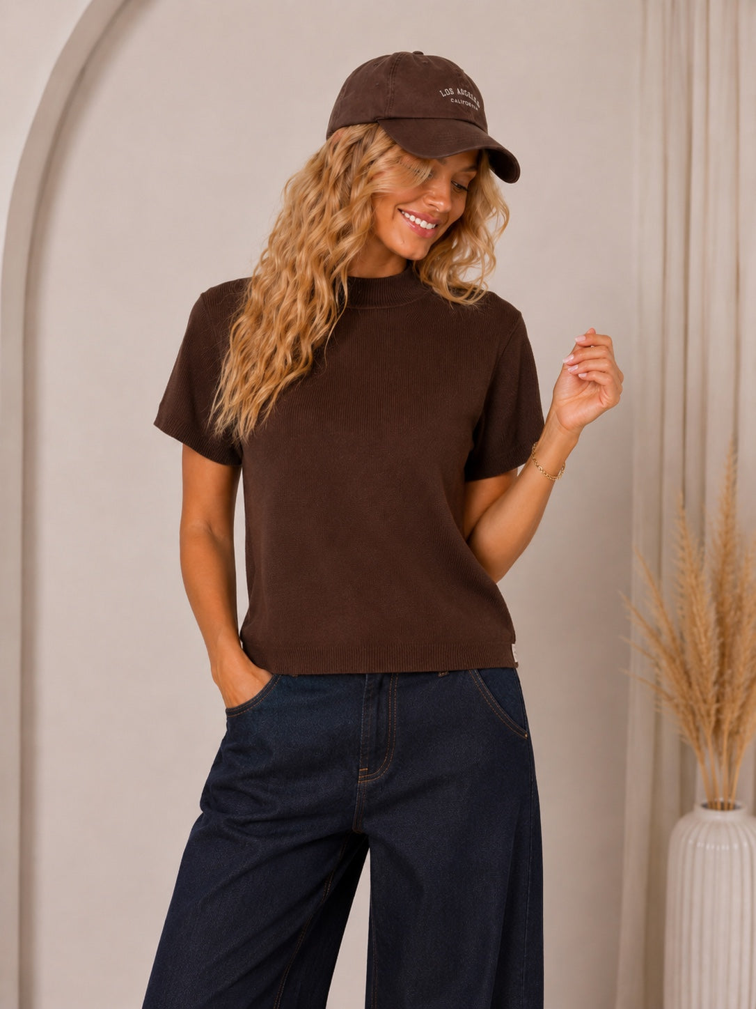 Pull Adèle brun foncé à manches courtes