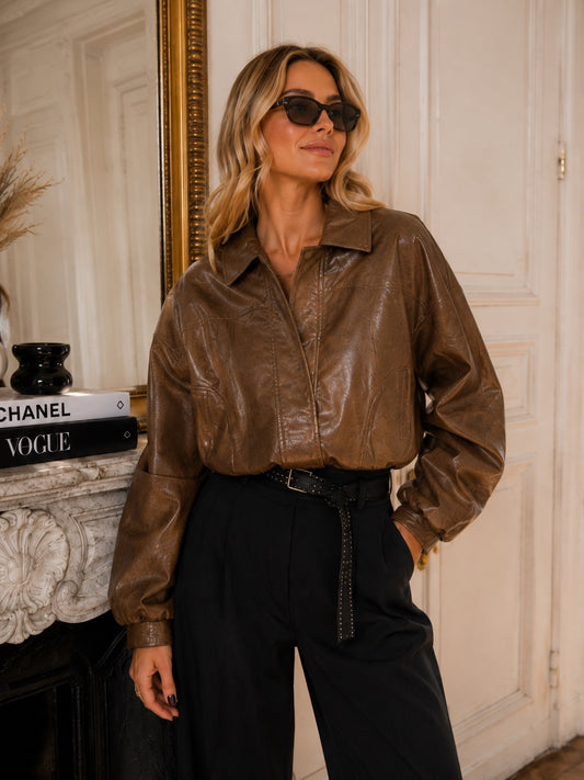 VESTE ANA en simili cuir marron - détail de face