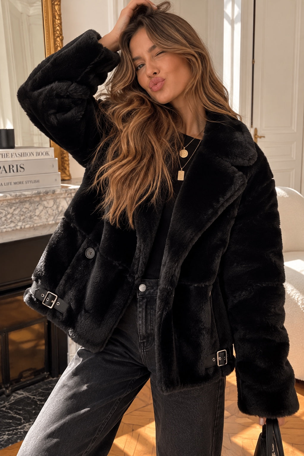 Veste Romy noire en fourrure synthétique, face